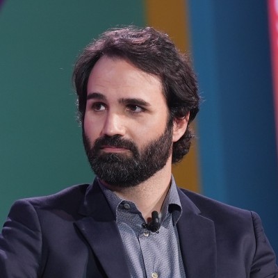 Gio Gardelli speaking on stage
